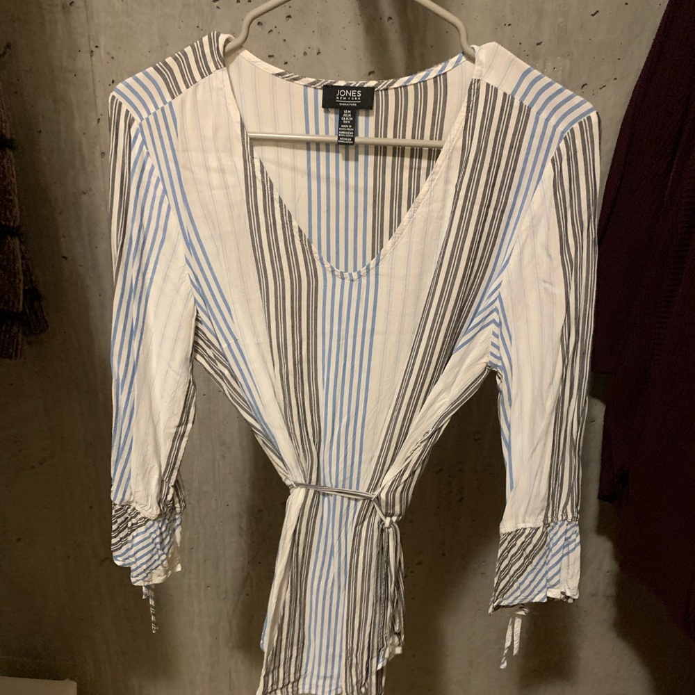 Long sleeved blouse- perfect for work! Ties in front!